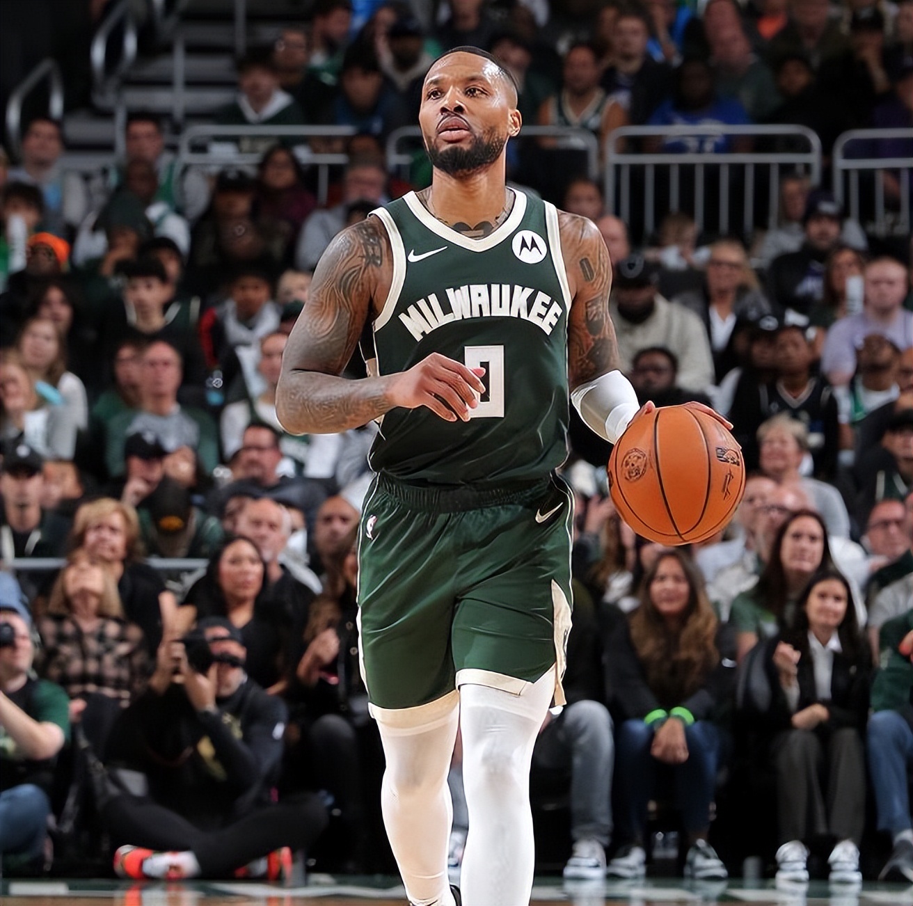 火箭险胜雄鹿保罗全场发挥出色成全队最佳球员的简单介绍